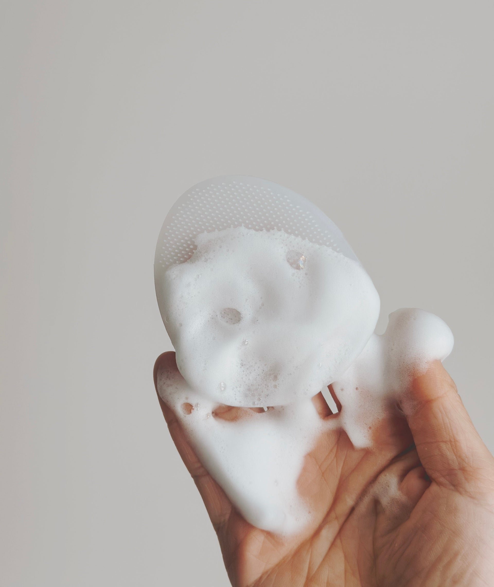 apom. x AU Beauty Bazaar - “Snow Egg” Facial Cleansing Brush